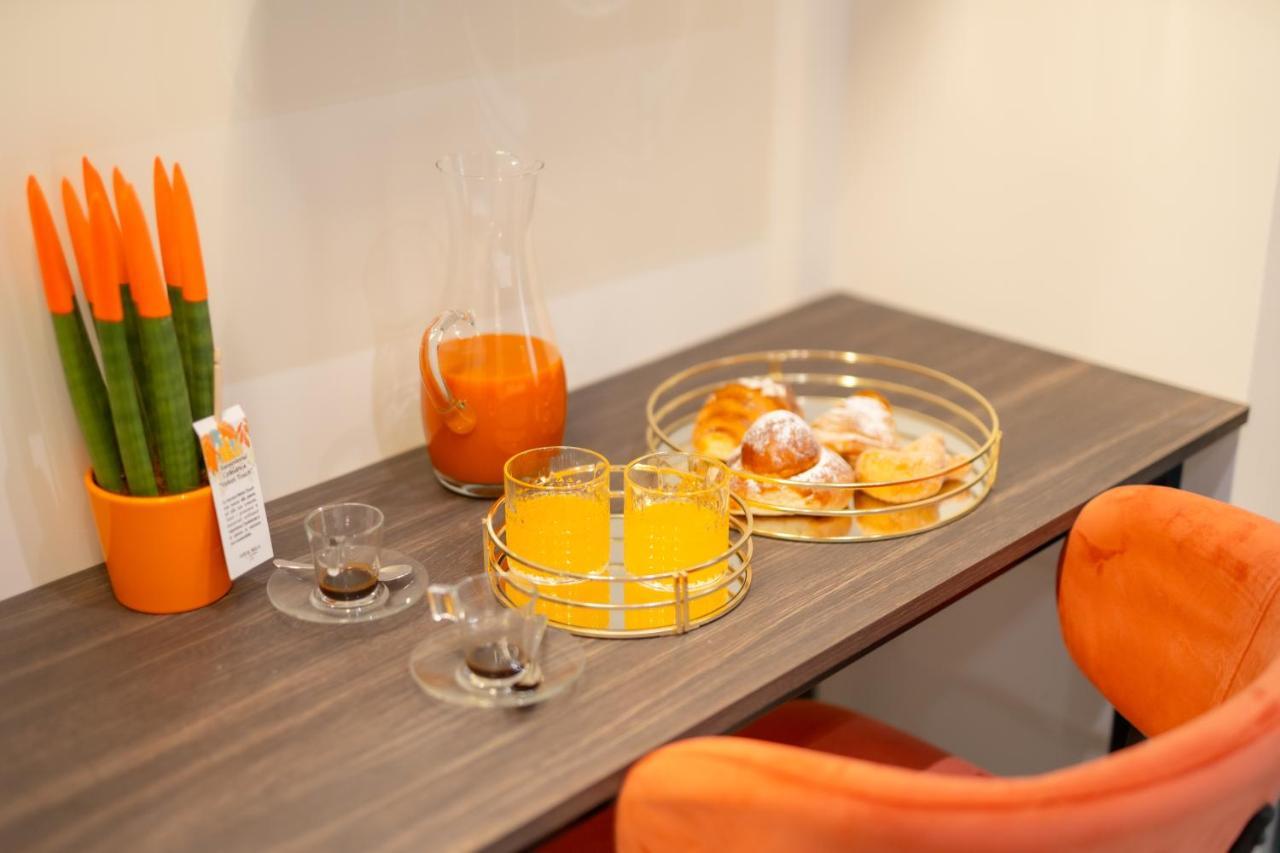 Piezz' E Sole Hotel Napels Buitenkant foto