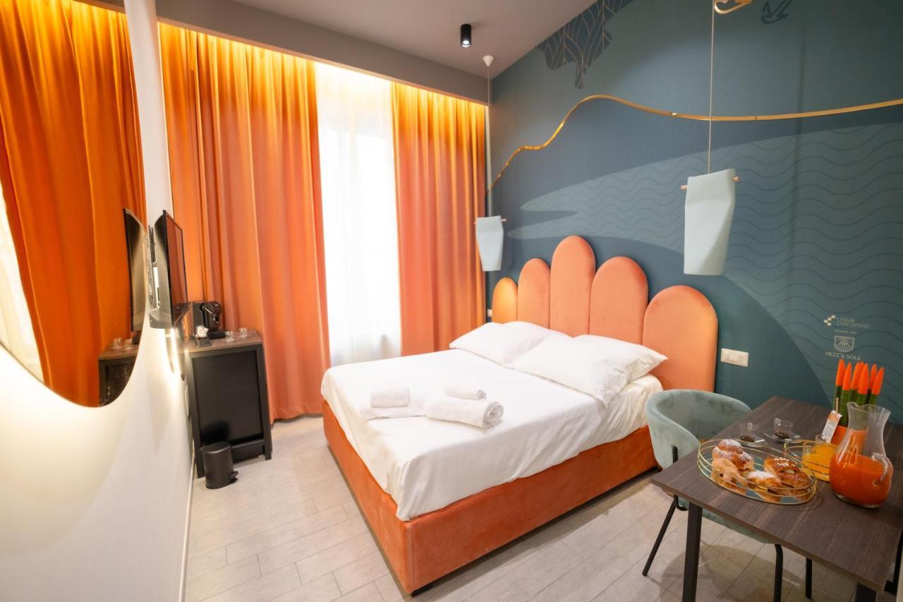 Piezz' E Sole Hotel Napels Buitenkant foto