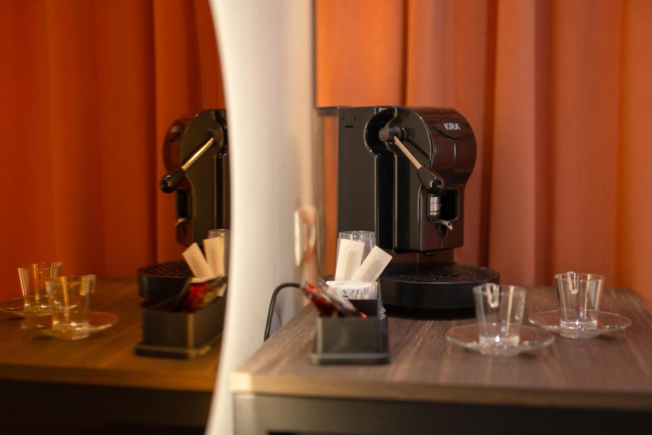 Piezz' E Sole Hotel Napels Buitenkant foto